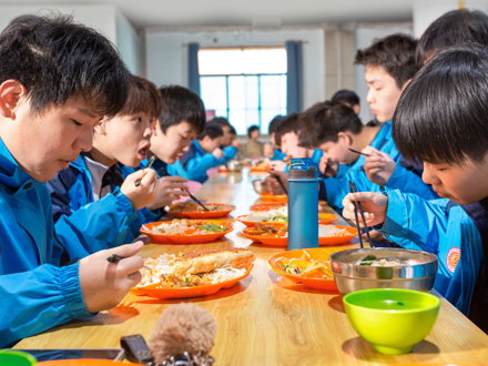 汉台学生用餐