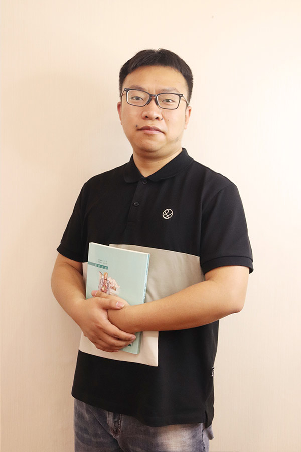 汉台杨斌 本科学历，毕业于西安航空学院