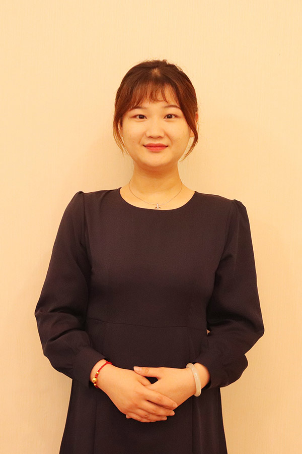 汉台文哲 本科学历，优秀班主任