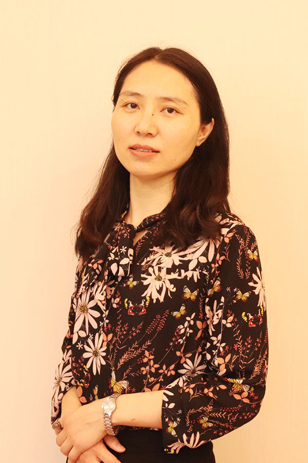 汉台王晓娜 研究生学历,毕业于华南师范大学